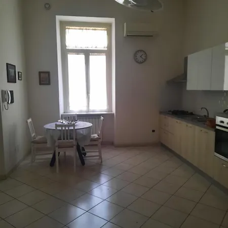 Ampio In Centro Napoli